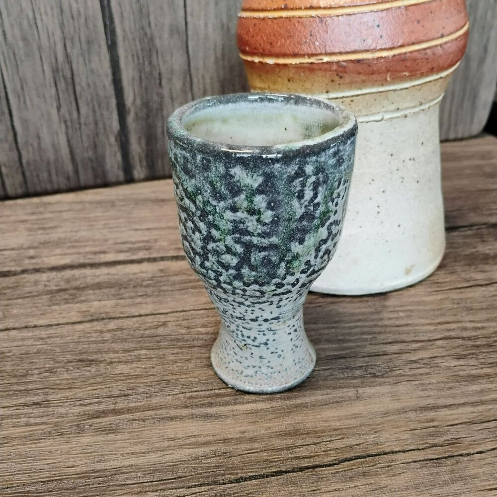 Hand Crafted Pottery Sake Bottle & Cup Set, Rustic Shino Glaze, Artist Signed - Picture 6 of 10